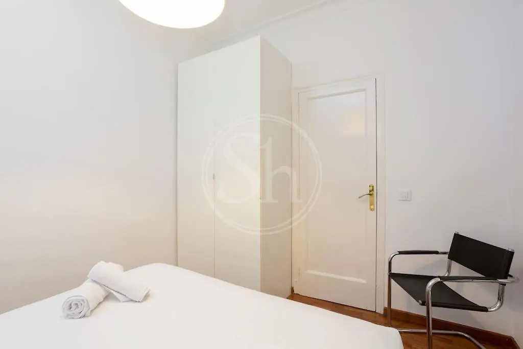 Elegante Apartamento Cerca De La Sagrada Familia I Barcelona Apartment